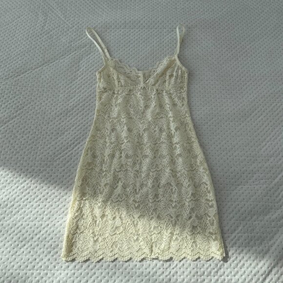 EDIKTED MELIA SHEER LACE CREAM MINI DRESS XS - Picture 2 of 4